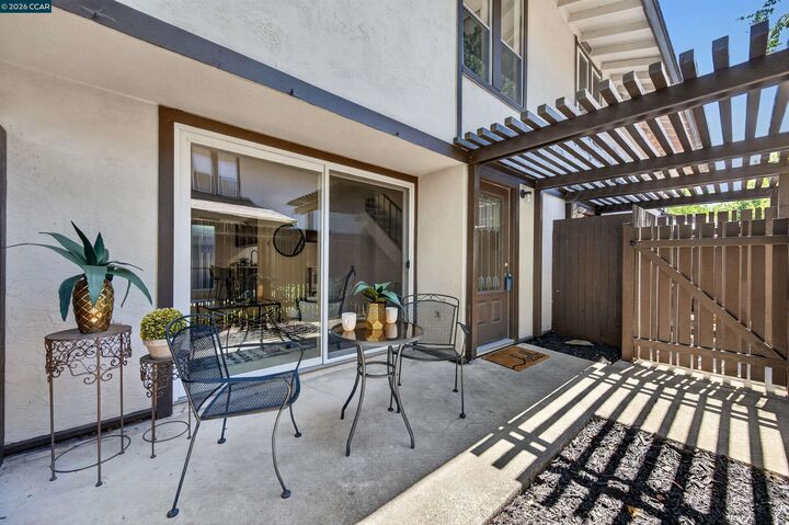 Property Photo: 5491 Roundtree Dr C CA 94521