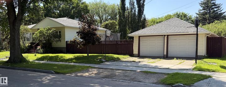 Property Photo:  11504 137 Street NW  AB T5M 1N6 