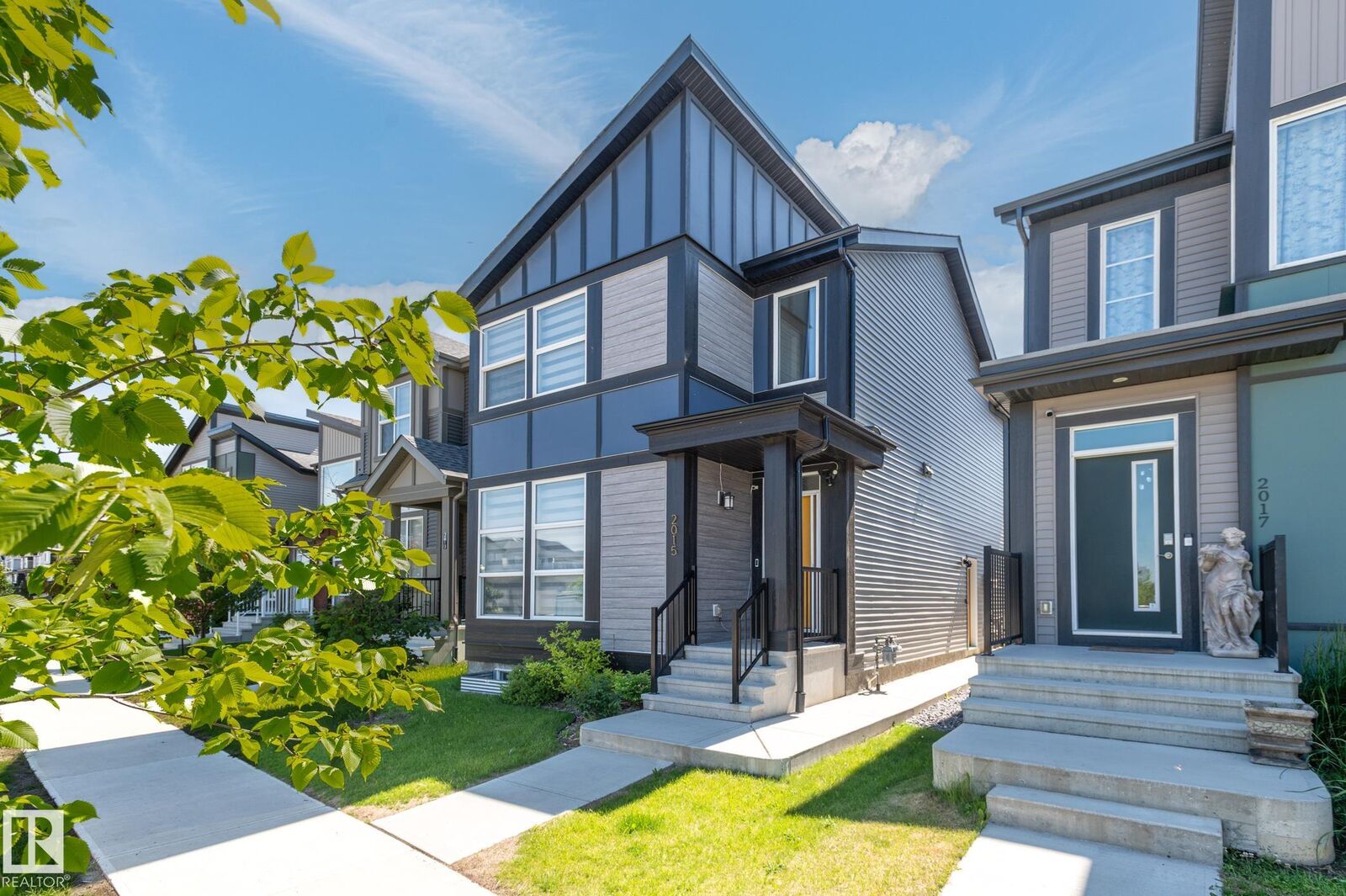 Property Photo:  2015 Desrochers Drive SW  AB T6W 4Y9 