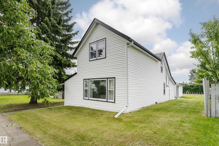 Property Photo: 10105 98 Avenue AB T8R 1G3
