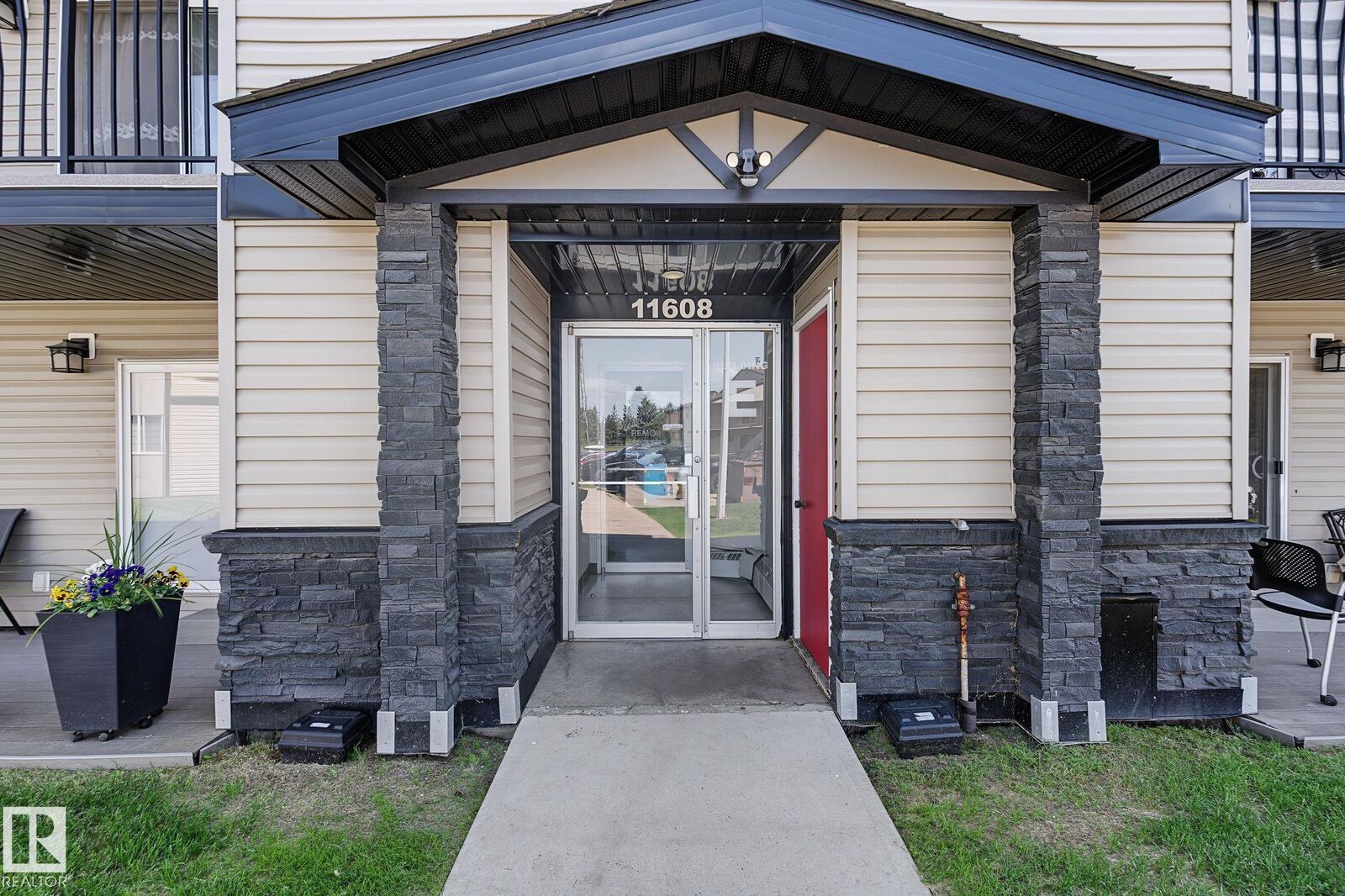 Property Photo: 11608 28 Avenue NW 6E AB T6J 4E3