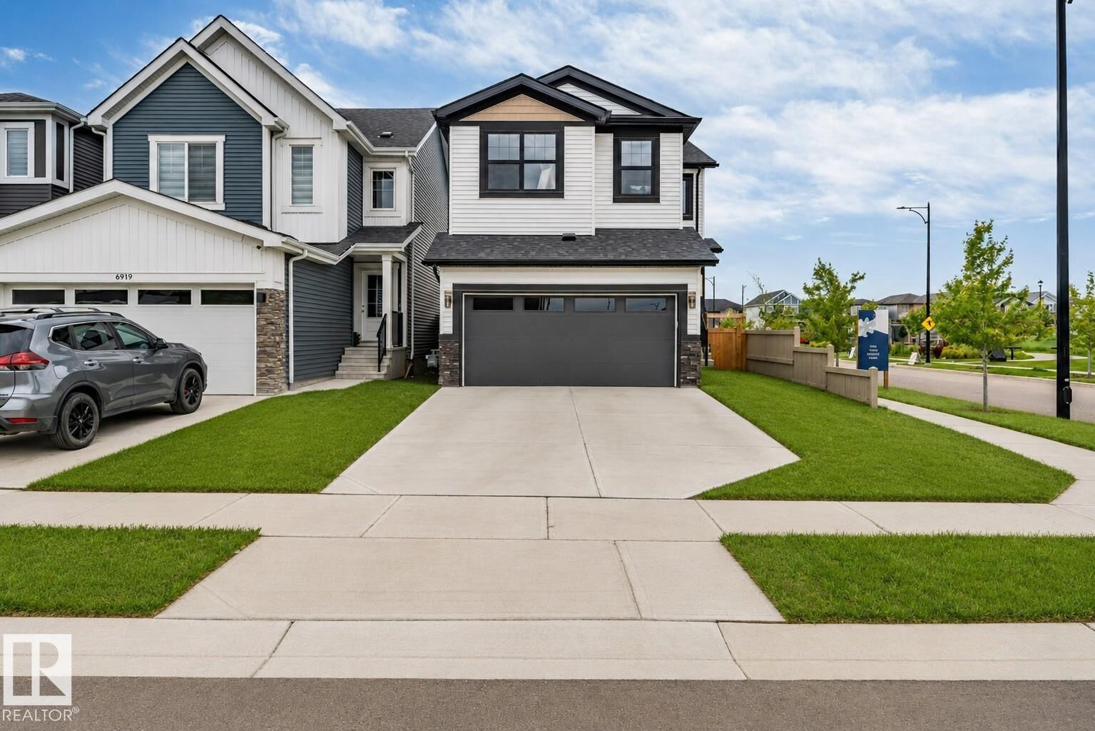 Property Photo: 6921 54 Avenue AB T4X 2Z7
