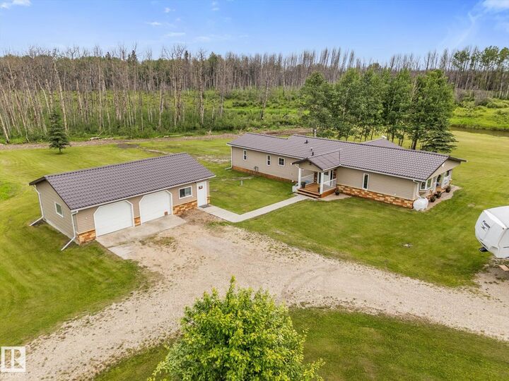 Property Photo: 41 9002 Hwy 16 AB T0E 0T0