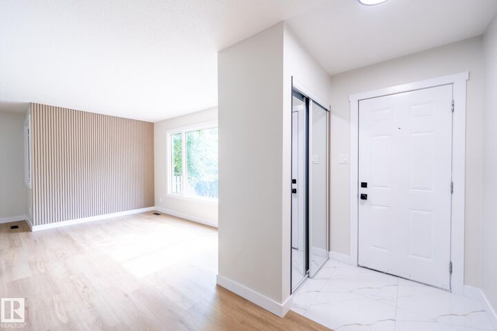 Property Photo: 14 Amberly Court NW AB T5A 2H9