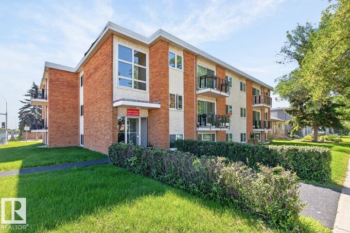 11045 132 Street NW 302 — photo 1