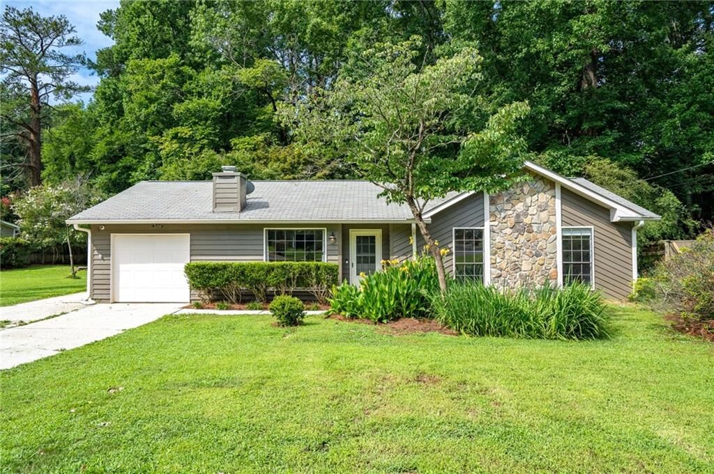 Property Photo: 626 Deerfield Lane GA 30093