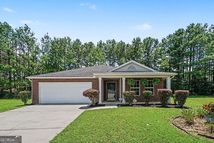 Property Photo: 460 Pinevale Court GA 30349