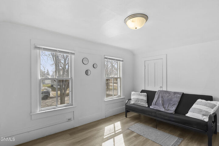 Property Photo: 618 N 19th Street ND 58501