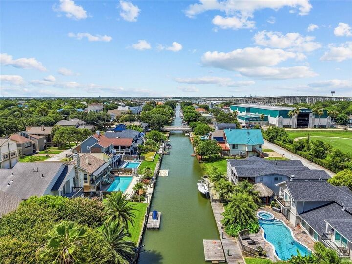 Property Photo:  23 Harbor Lane  TX 77565 