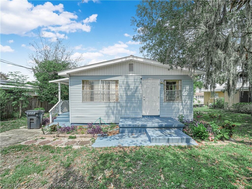 Property Photo:  104 N Glenwood Avenue  FL 33825 