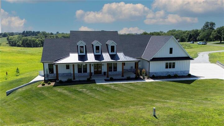 Property Photo:  2 SE Woodview Rd N/A  MO 64507 