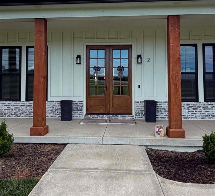 Property Photo:  2 SE Woodview Rd N/A  MO 64507 