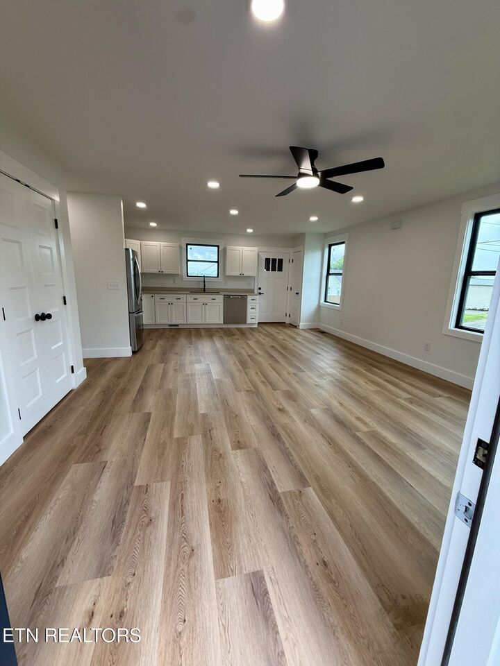 Property Photo: 2400 McCroskey Ave TN 37917