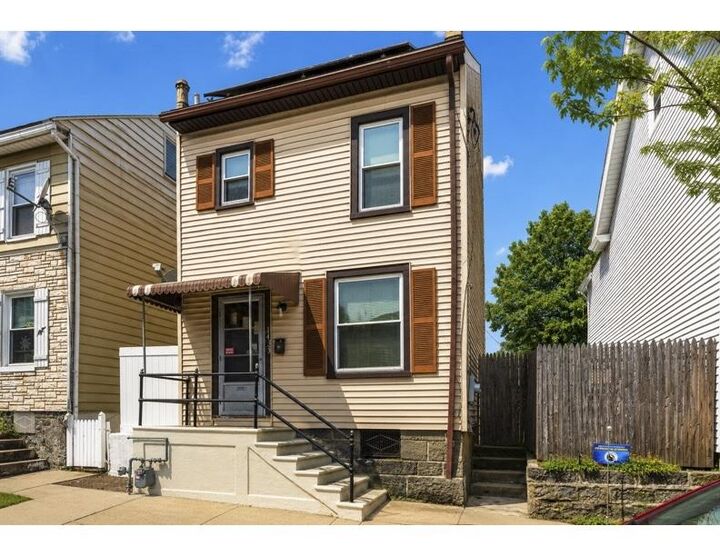 Property Photo:  1433 Ferry Street  PA 18042 