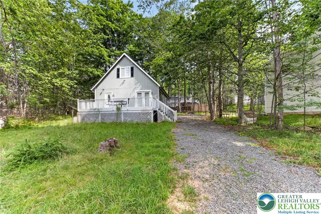 Property Photo:  2027 Skyview Terrace  PA 18466 
