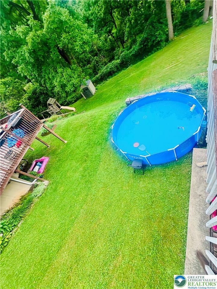 Property Photo:  907 Lenape Circle  PA 18032 