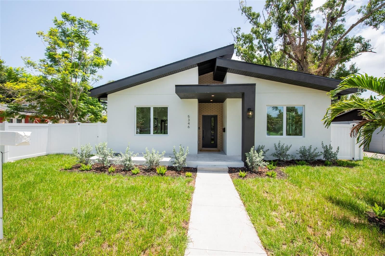 Property Photo: 5346 2nd Avenue S FL 33707