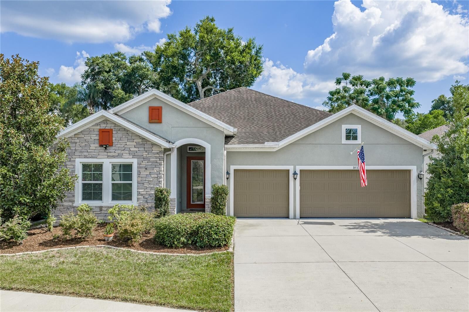 Property Photo:  1017 Tracey Ann Loop  FL 33584 