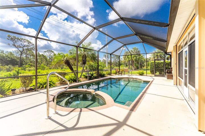 Property Photo: 682 Barnacle Court FL 34223