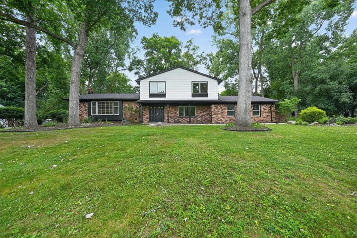 Property Photo: 2049 Shore Hill Drive MI 48323