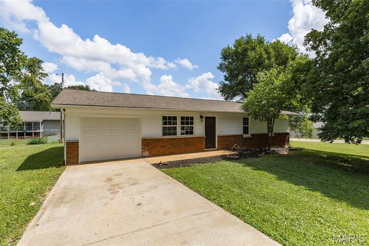 Property Photo: 211 Columbia Drive MO 63628
