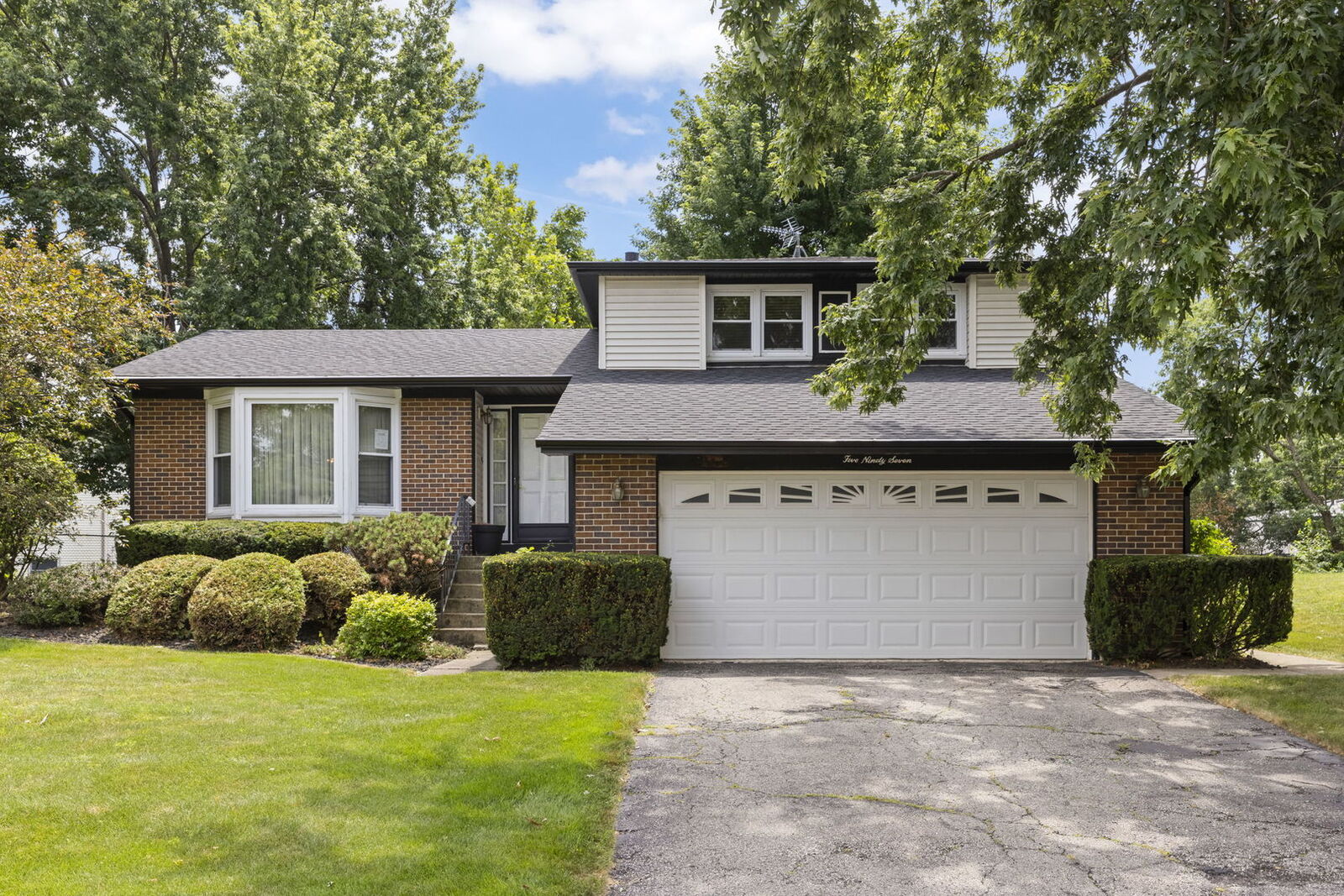 Property Photo:  597 Piccadilly Lane  IL 60440 