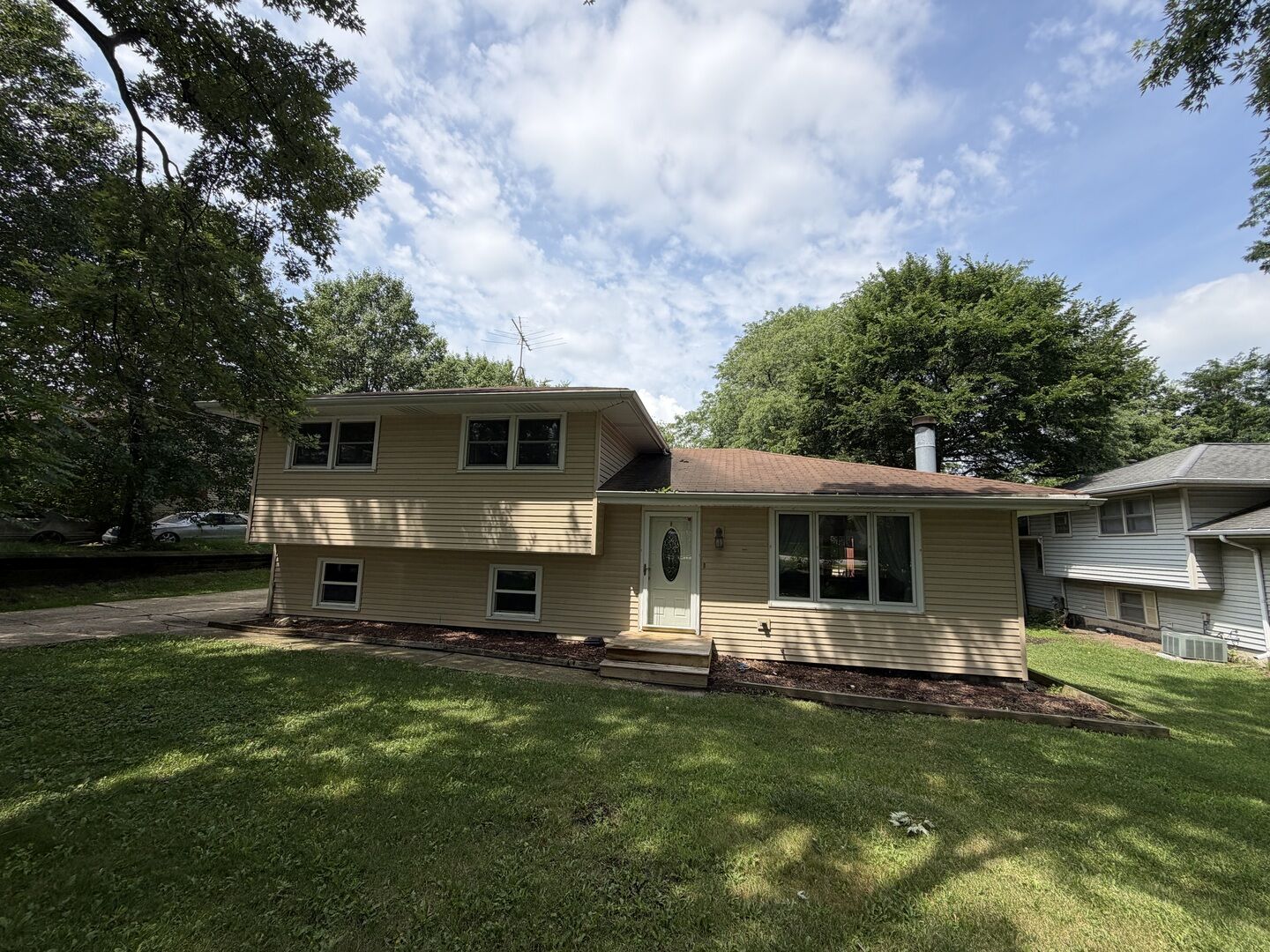 Property Photo: 3S478 Winfield Road IL 60555