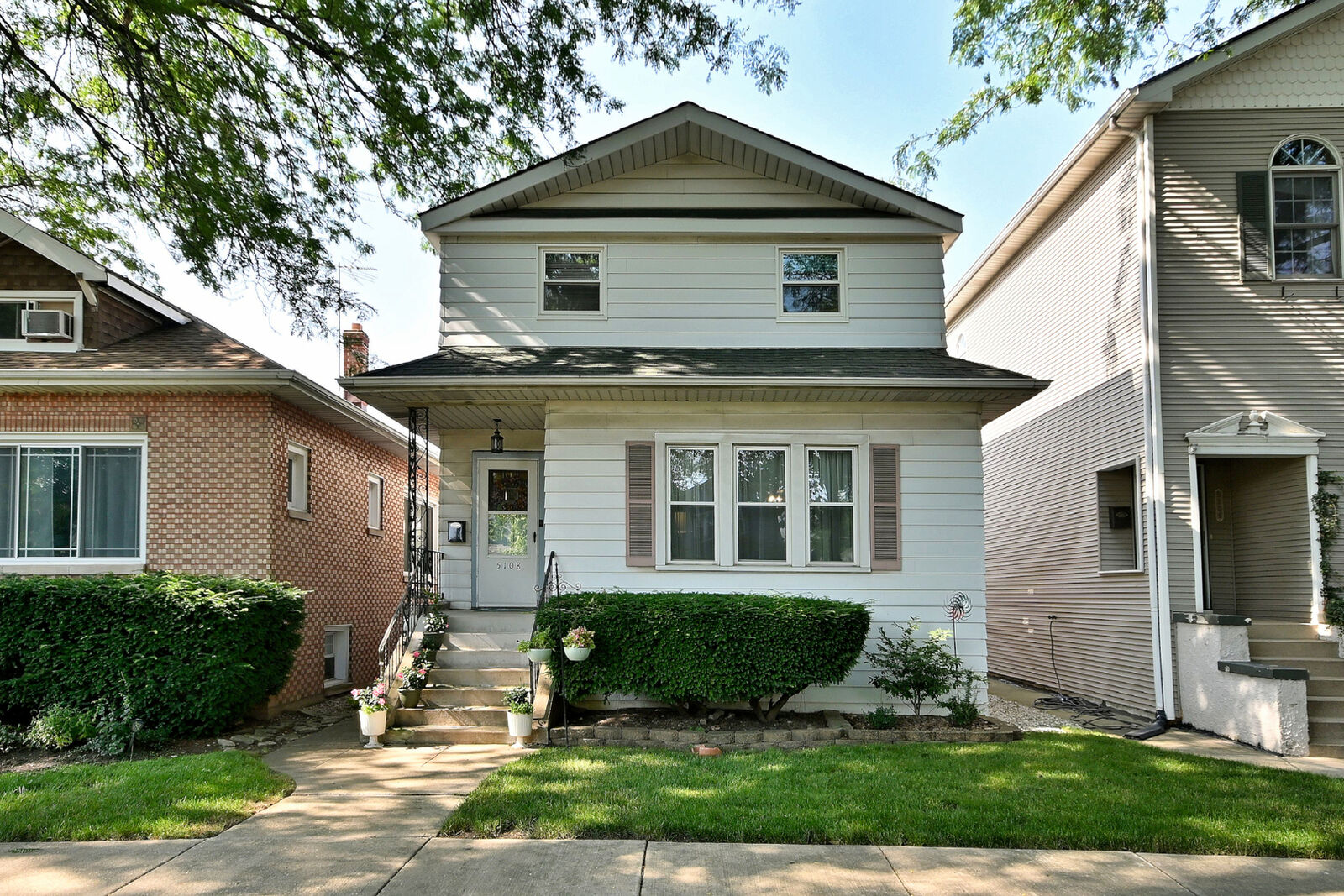 Property Photo: 5108 W Winona Street IL 60630