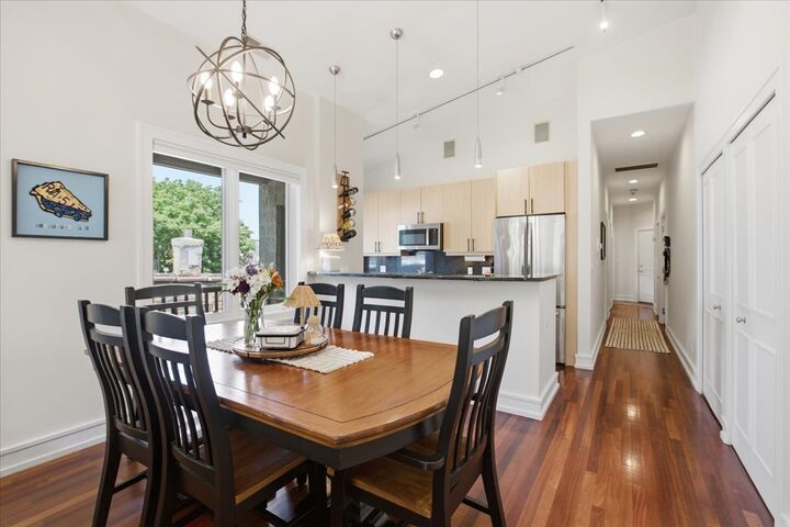 Property Photo: 2627 N Sheffield Avenue 301 IL 60614