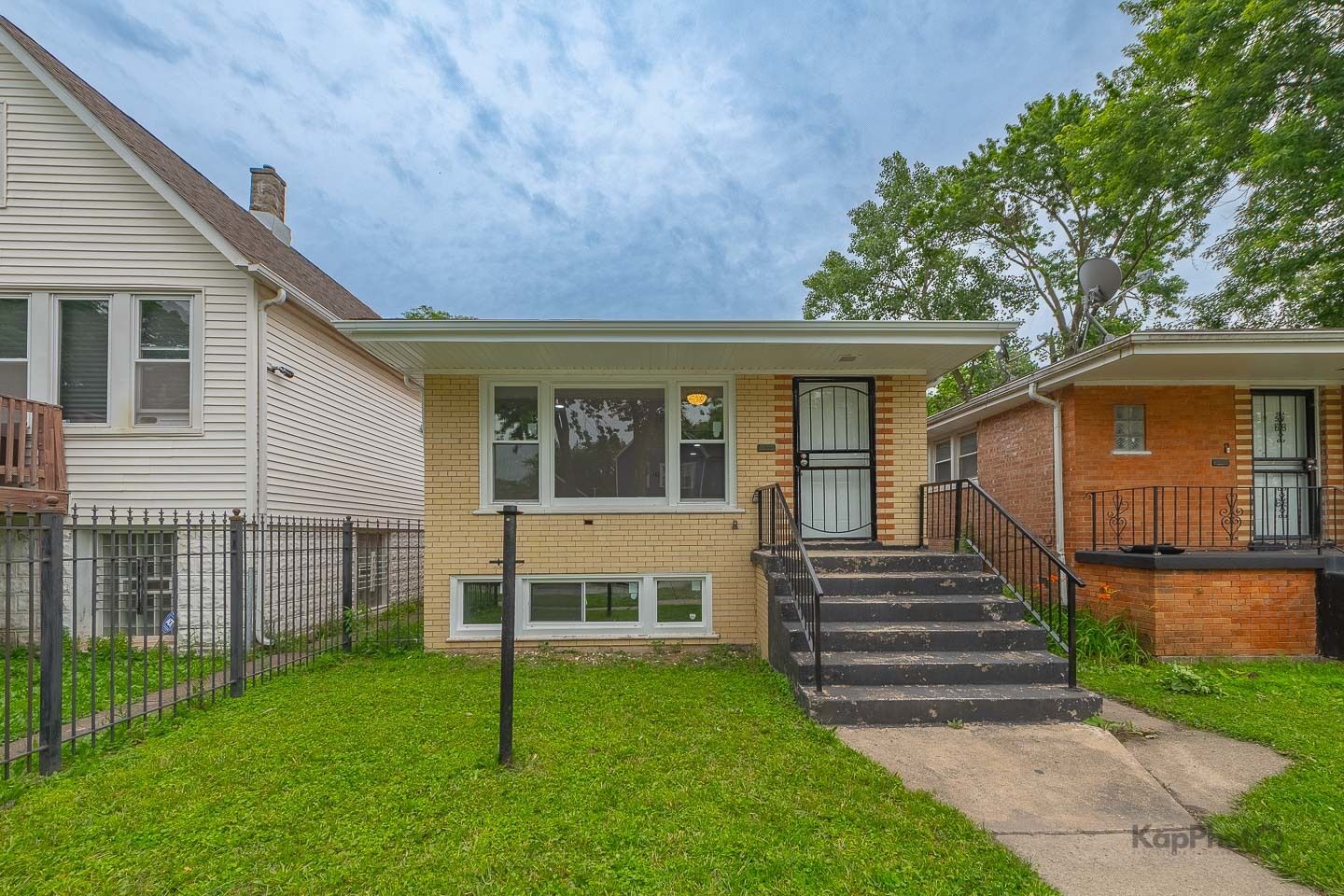 Property Photo: 11955 S Prairie Avenue IL 60628