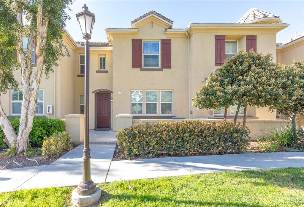 Property Photo:  1800 E Lakeshore 804  CA 92530 
