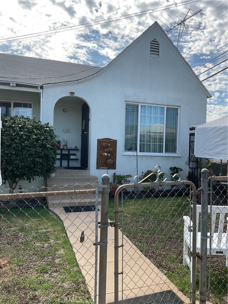 Property Photo:  801 S Hicks  CA 90023 