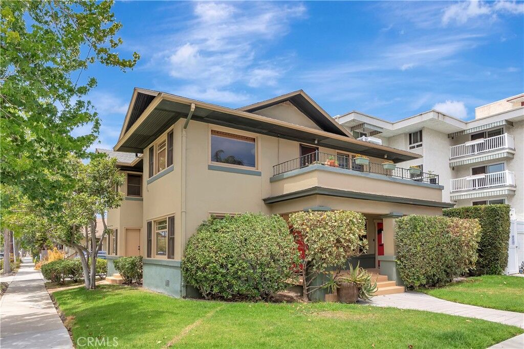 Property Photo:  351 Newport Avenue  CA 90814 