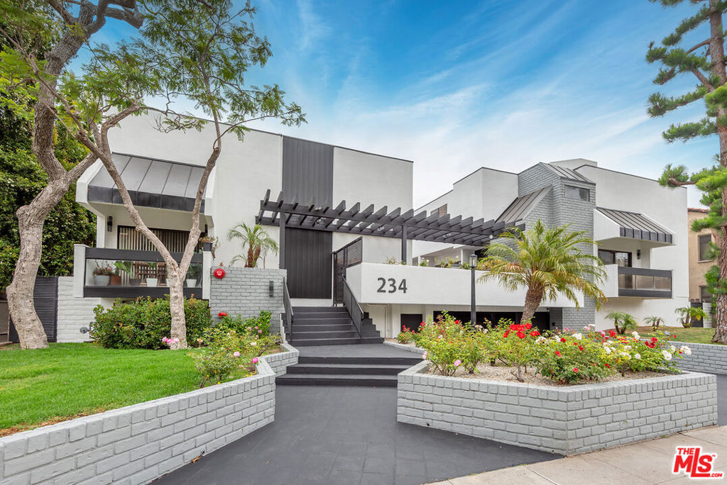 Property Photo:  234 S Tower Drive 3  CA 90211 