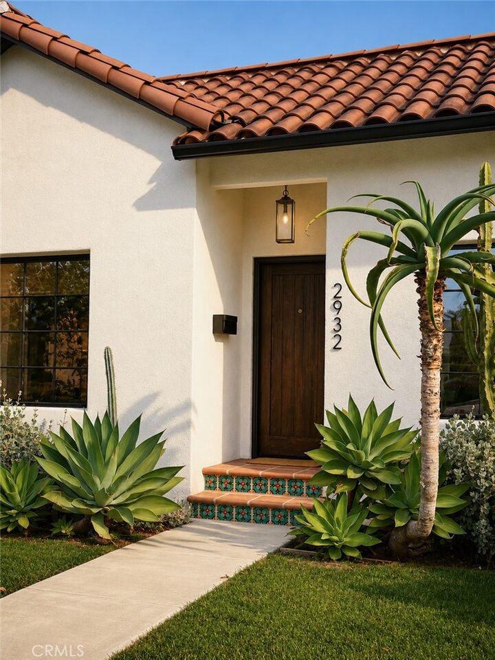Property Photo: 2932 Edgehill Drive CA 90018