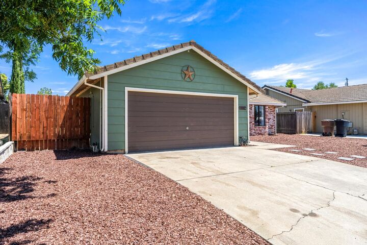 Property Photo: 1207 Buckboard Drive CA 95648