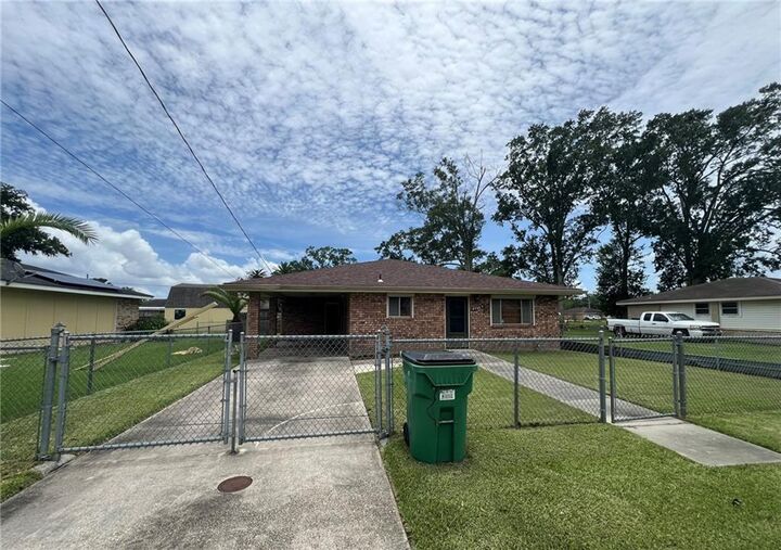 Property Photo:  2745 Annette Drive  LA 70072 