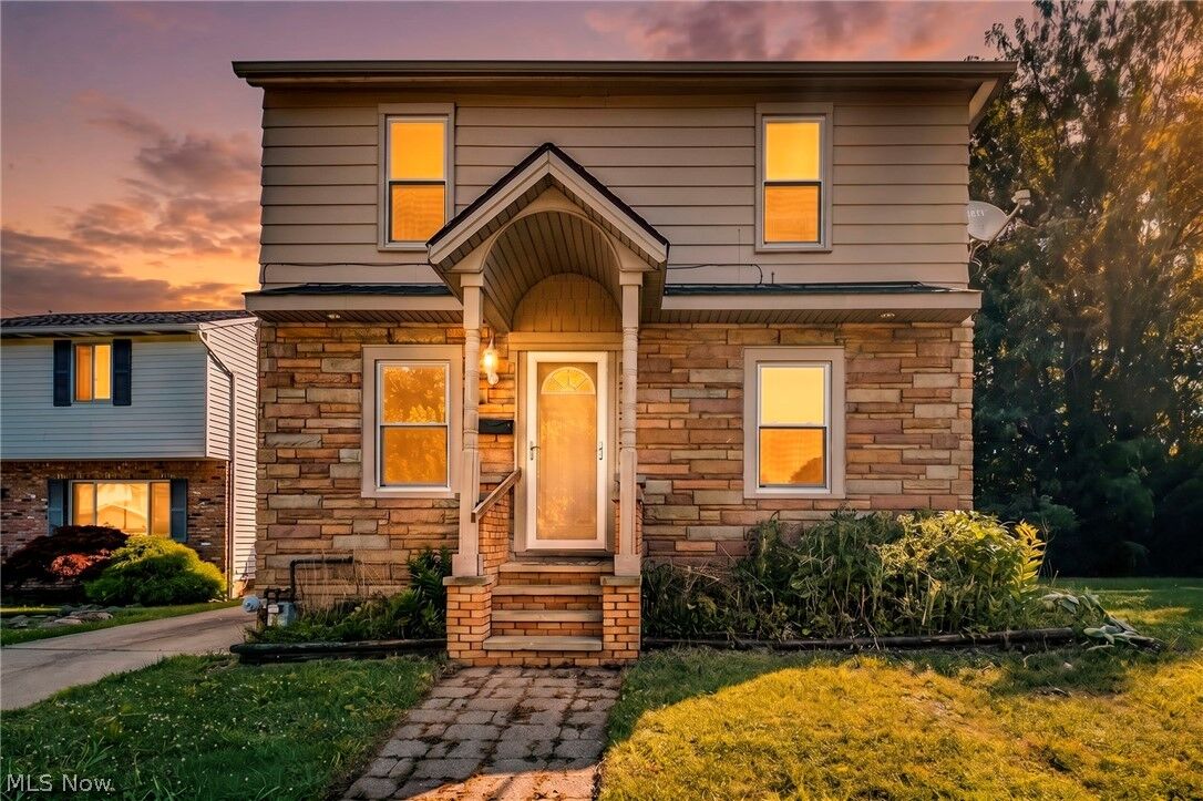 Property Photo:  1925 Robindale Street  OH 44092 