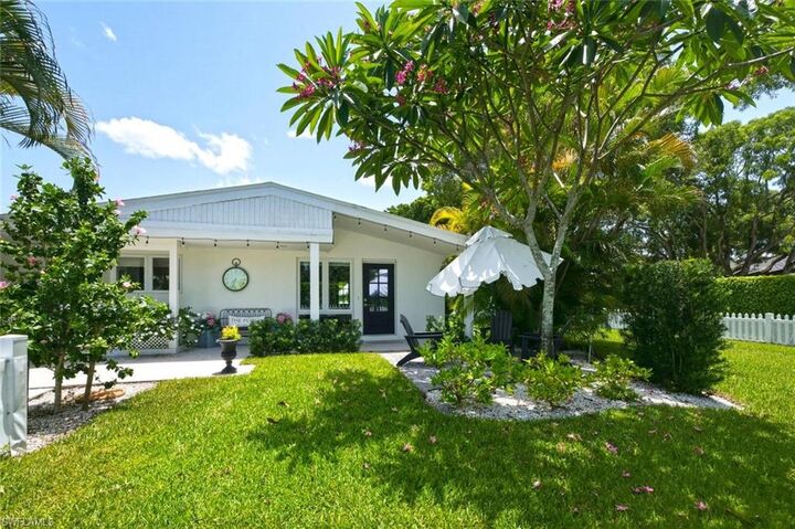 Property Photo:  1216 10th St N  FL 34102 