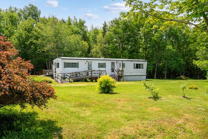 172 Llewellyn Road — photo 1