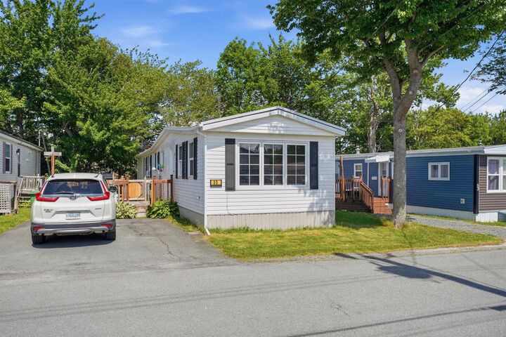 Property Photo:  35 Glenda Crescent  NS B3M 2X6 