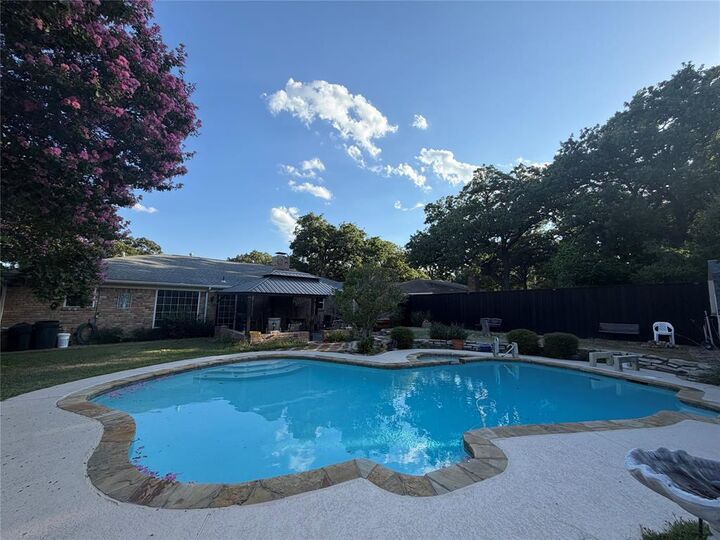 Property Photo: 7713 Briarridge Court TX 76182