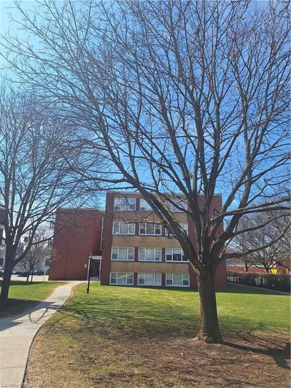 Property Photo:  2052 Courtland Drive 303  ON L7R 1R8 