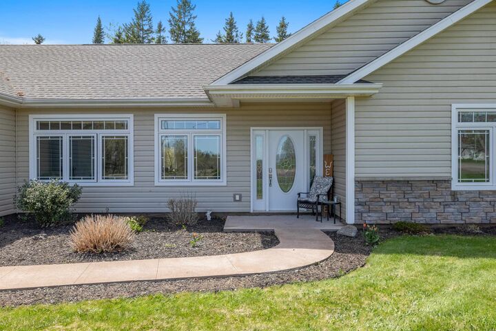 Property Photo:  835 Rustico Road  PE C1E 0X5 
