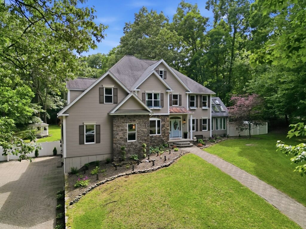Property Photo: 4 Iroquois Ln MA 01095