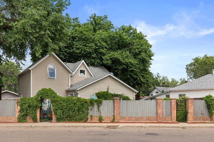 Property Photo:  140 6 Street SE  AB T1A 1G8 