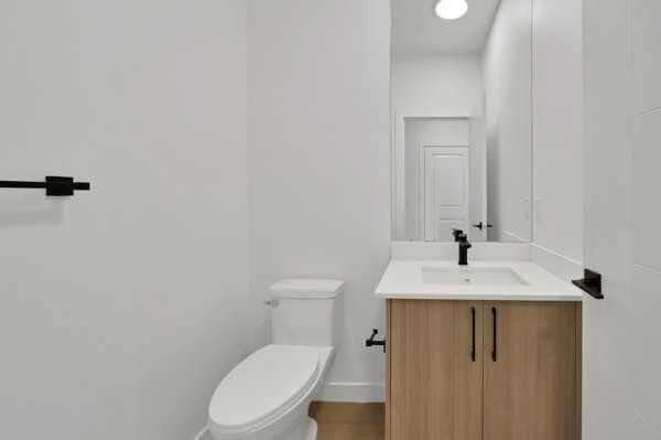 Property Photo: 86 Heritage Circle AB T4C 3G9