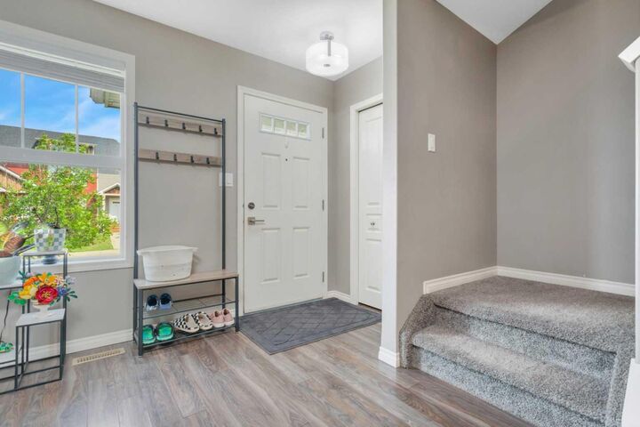Property Photo: 6 Reid Court AB T4S 1W3