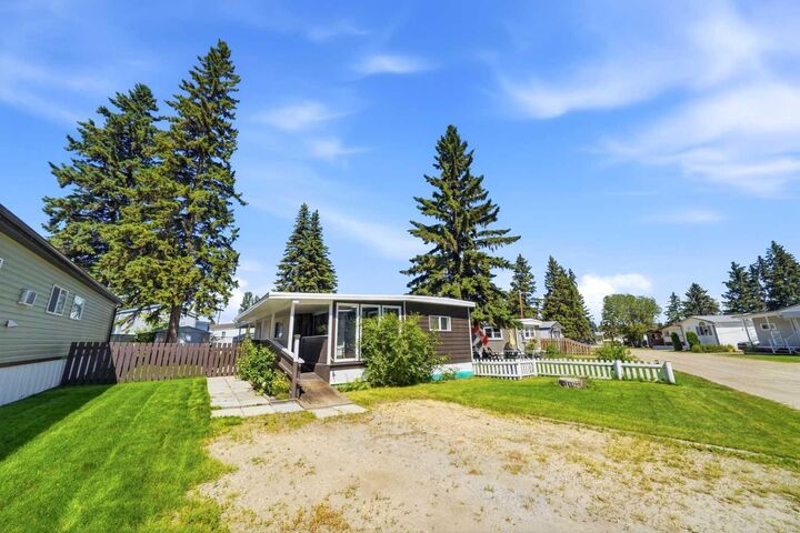 Property Photo: 4516 48 Avenue 19 AB T4S 1L8