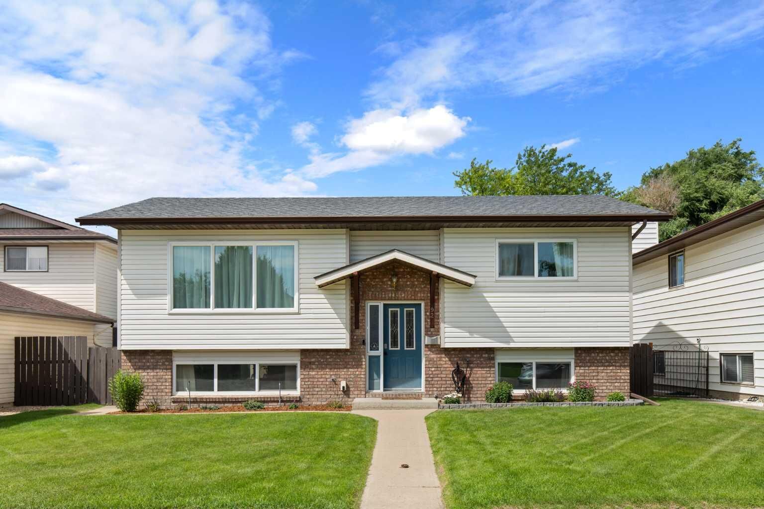 Property Photo: 92 Sharpe Crescent SE AB T1B 3Y6